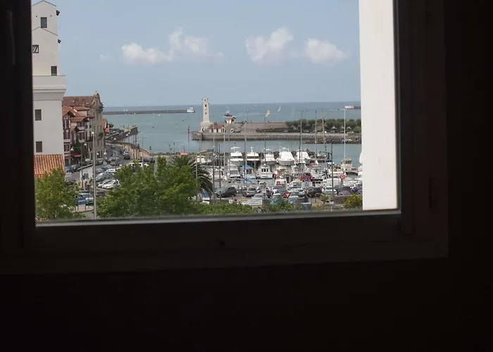 锡布尔圣让德吕兹宜必思经济型酒店 酒店