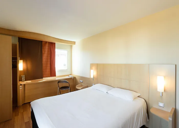 锡布尔圣让德吕兹宜必思经济型酒店 酒店