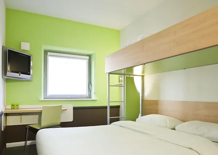 锡布尔圣让德吕兹宜必思经济型酒店 酒店 西布勒