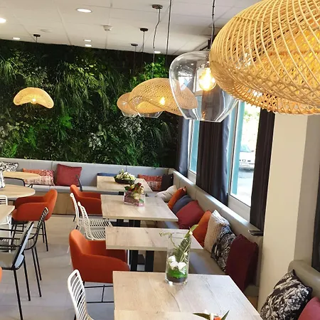 锡布尔圣让德吕兹宜必思经济型酒店 2*